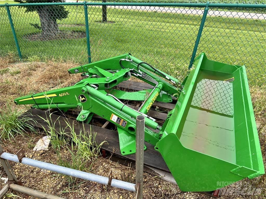 John Deere 400E Traktorid