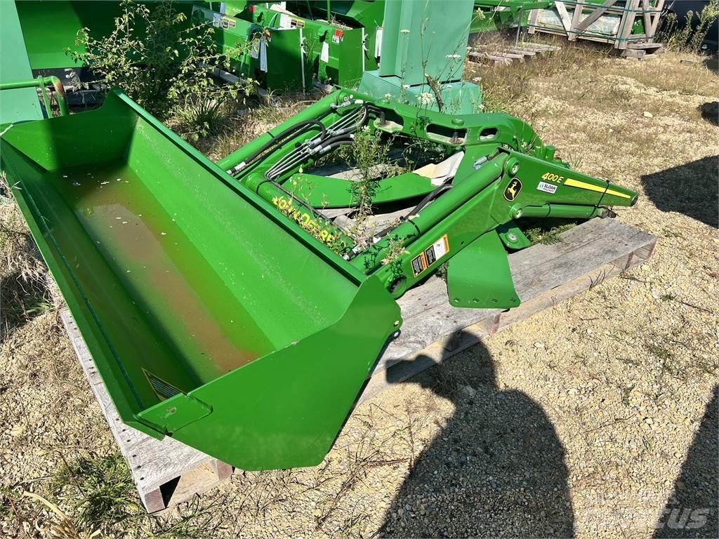 John Deere 400E Traktorid