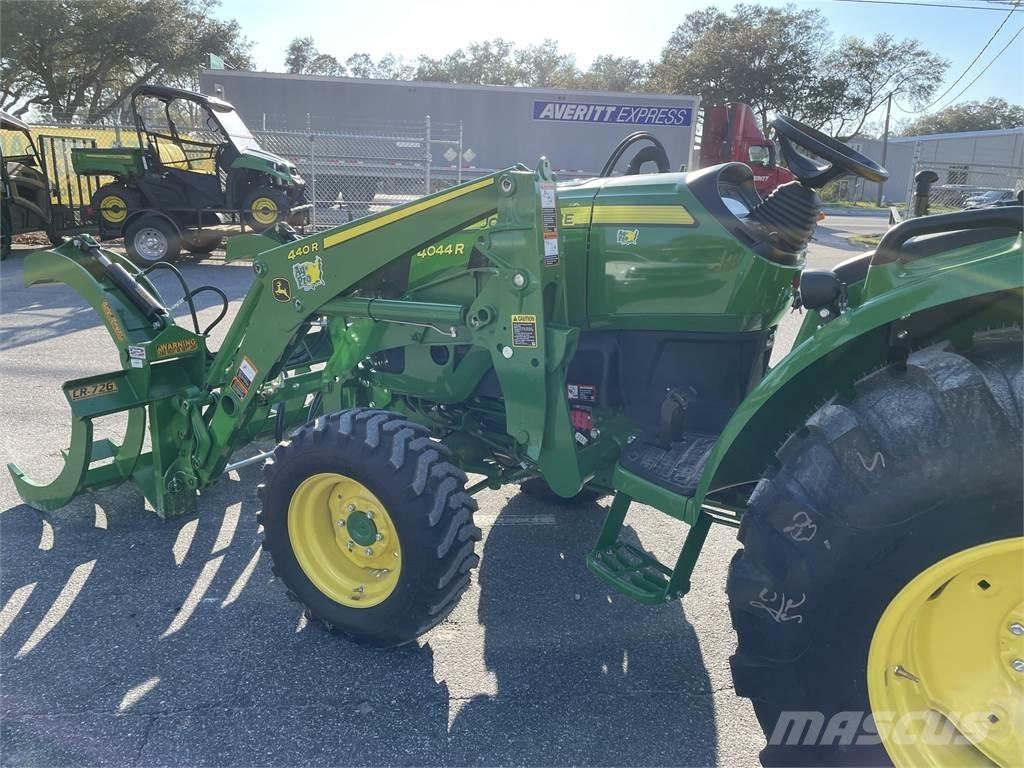 John Deere 4044R Traktorid