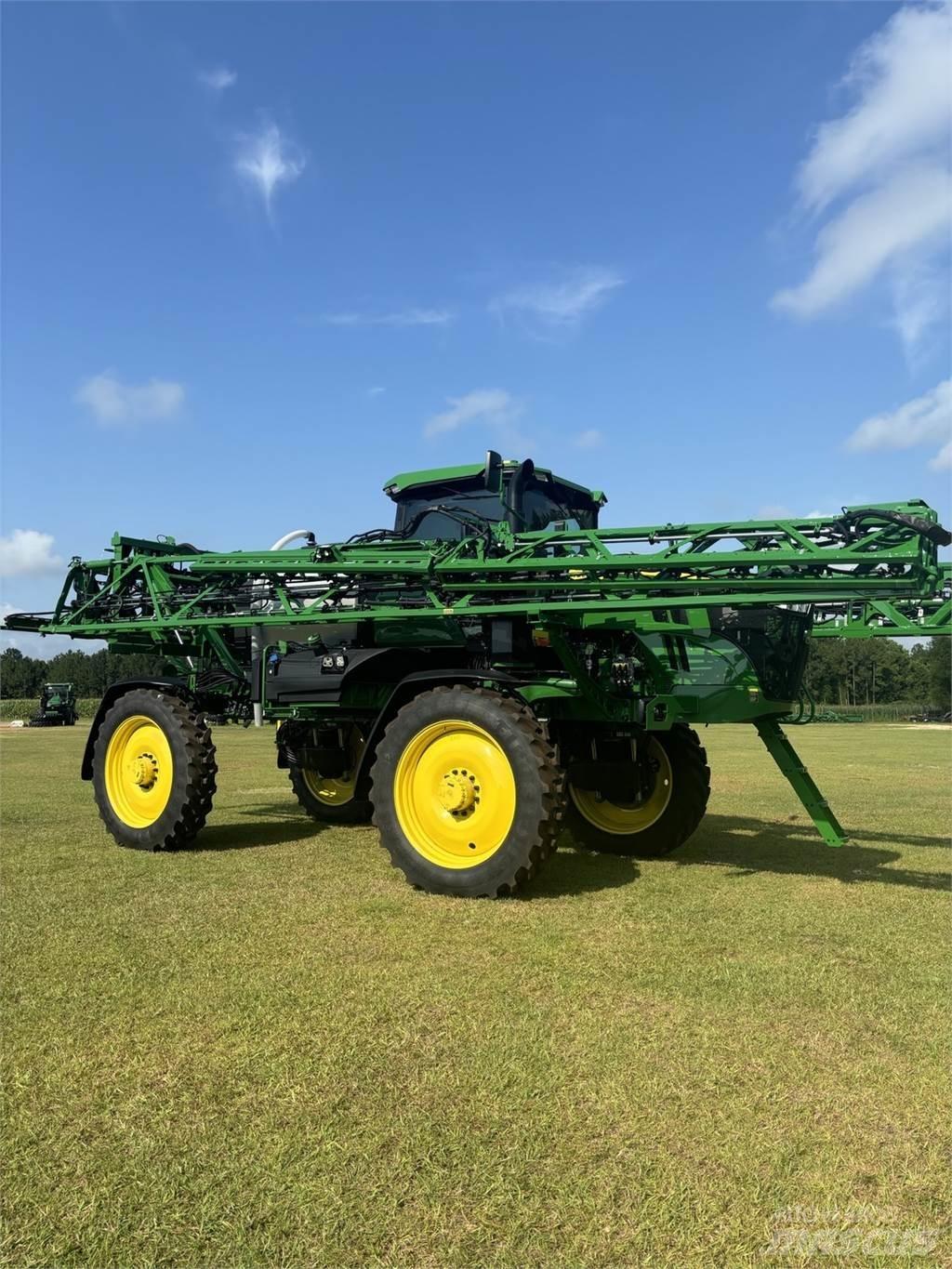 John Deere 410R Haagispritsid