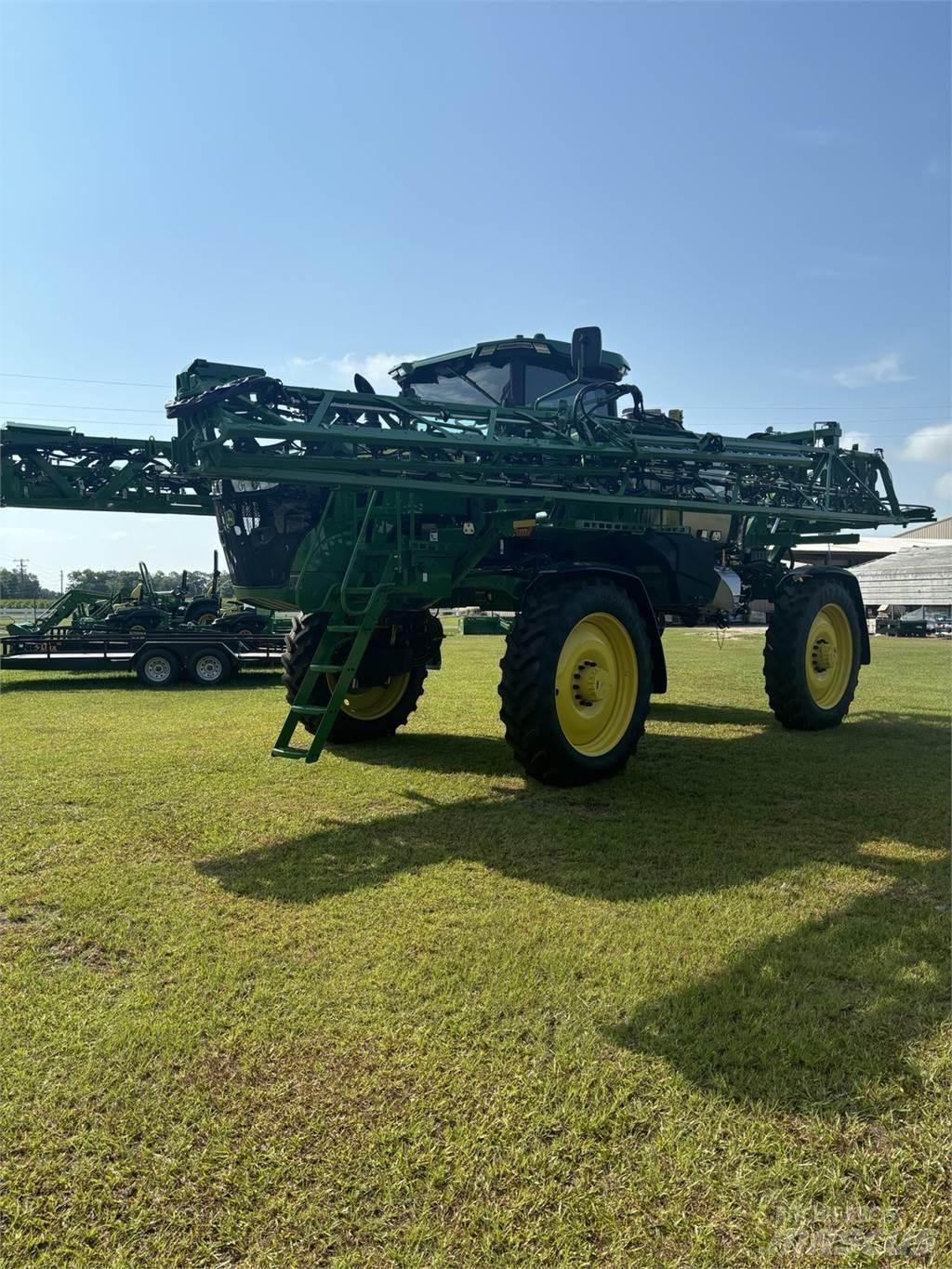 John Deere 410R Haagispritsid