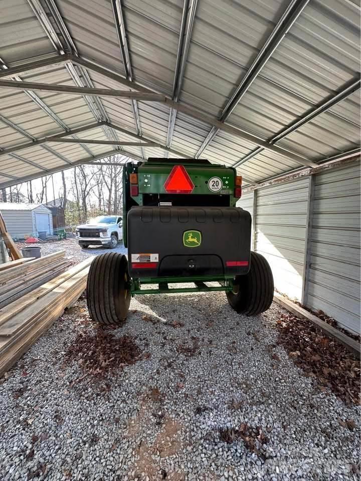 John Deere 450M Ruloonpressid