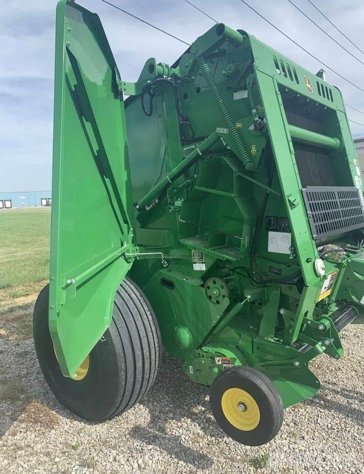John Deere 450M Ruloonpressid
