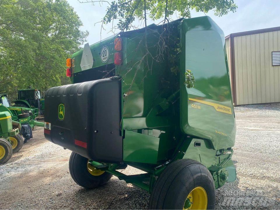 John Deere 451M Ruloonpressid