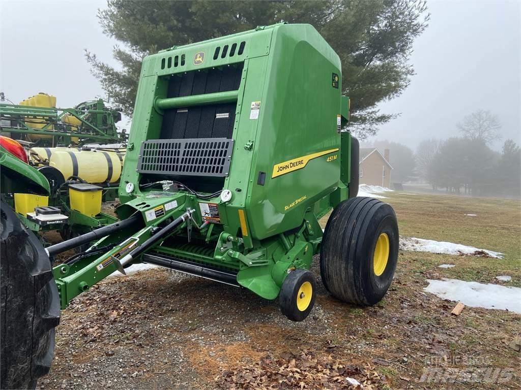 John Deere 451M Ruloonpressid