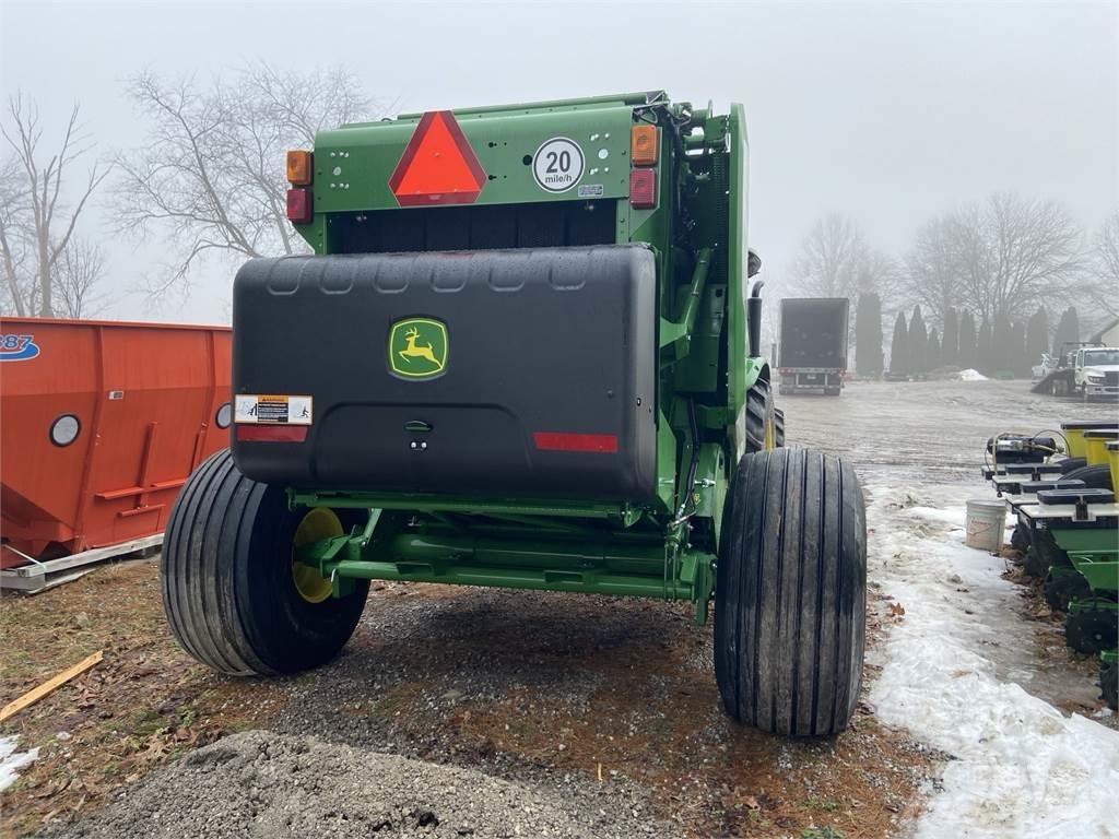 John Deere 451M Ruloonpressid