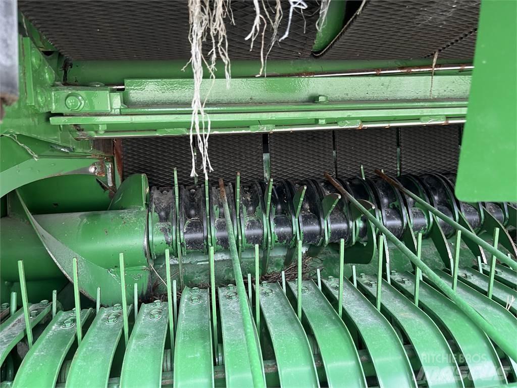 John Deere 451M Ruloonpressid