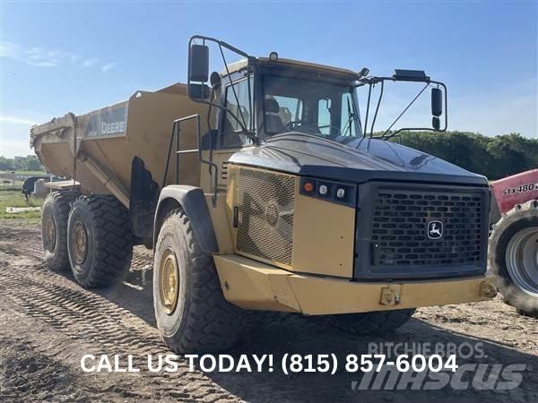 John Deere 460E Liigendraamiga pinnaseveokid
