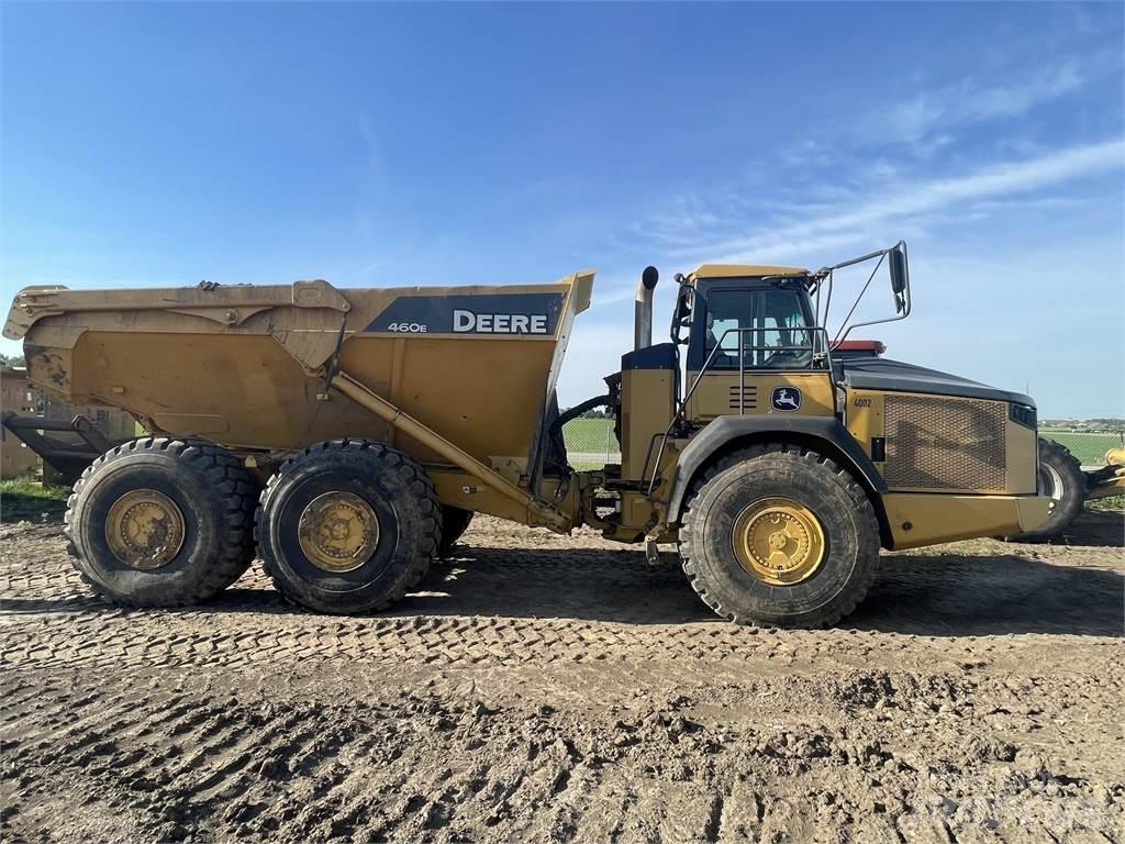 John Deere 460E Liigendraamiga pinnaseveokid