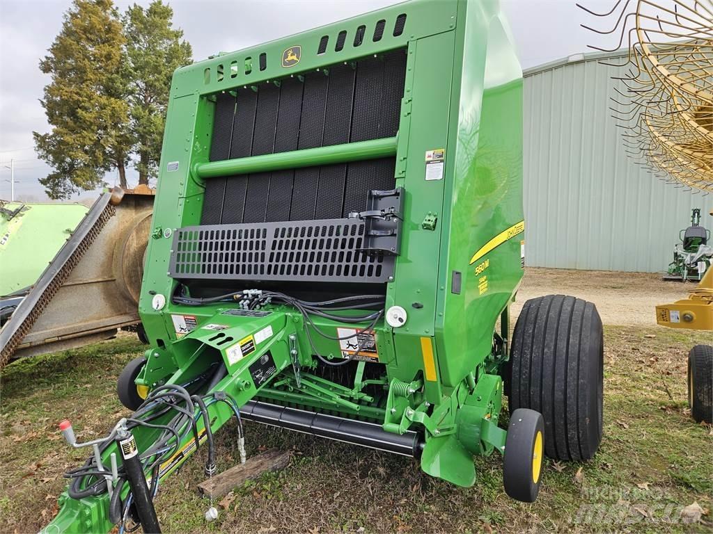 John Deere 560M Ruloonpressid