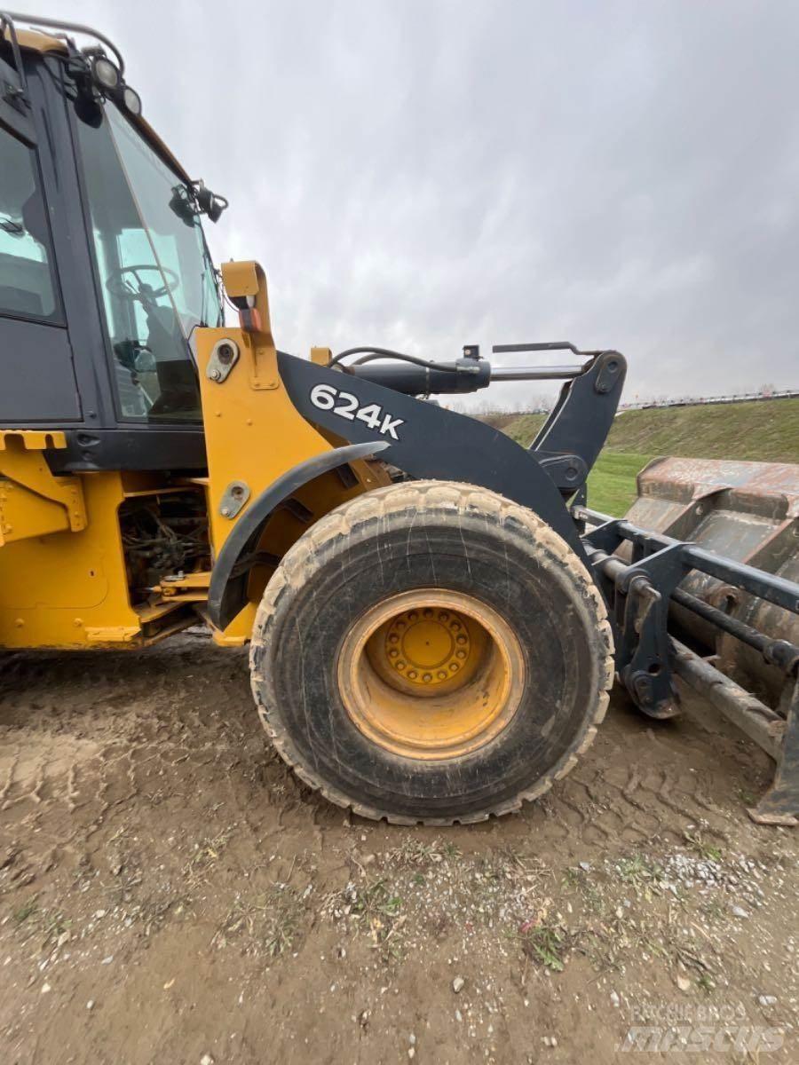 John Deere 624K Rataslaadurid