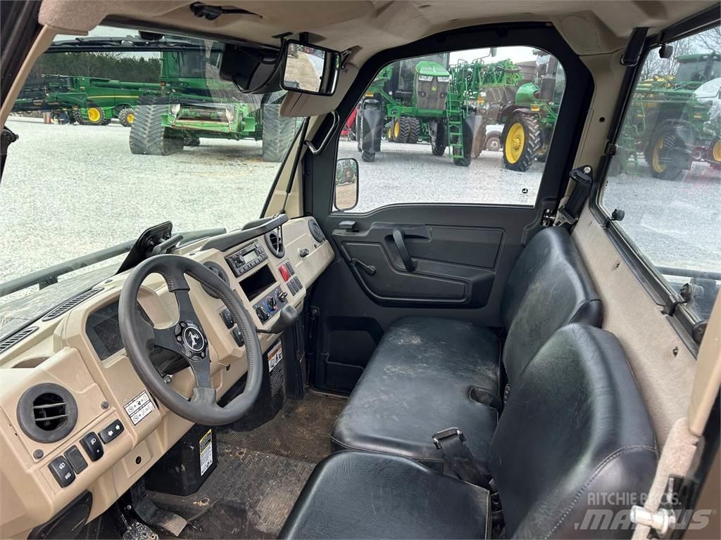 John Deere 835R Kommunaalteenuste tehnika