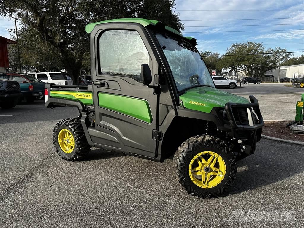 John Deere 835R Kommunaalteenuste tehnika
