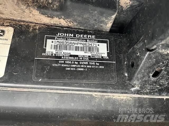 John Deere 835R Kommunaalteenuste tehnika