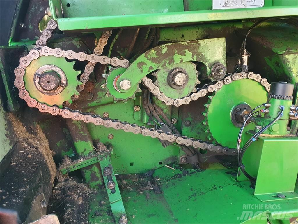 John Deere 854 Ruloonpressid