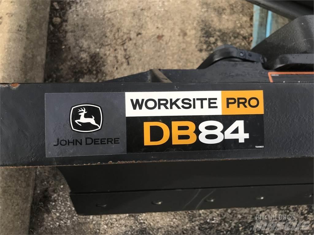 John Deere DB84 Muu