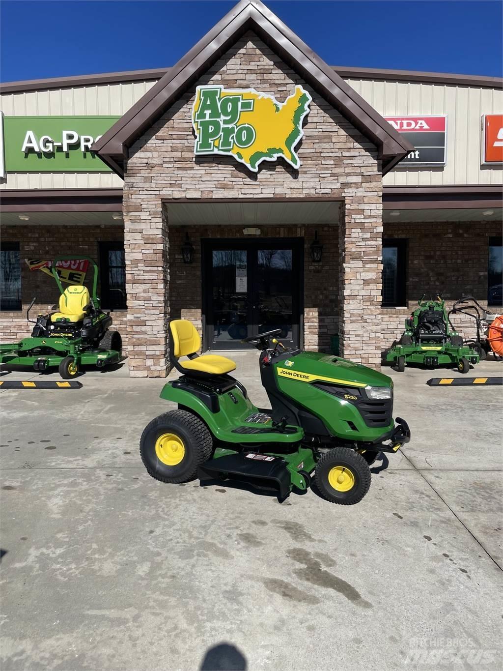 John Deere S220 Murutraktorid
