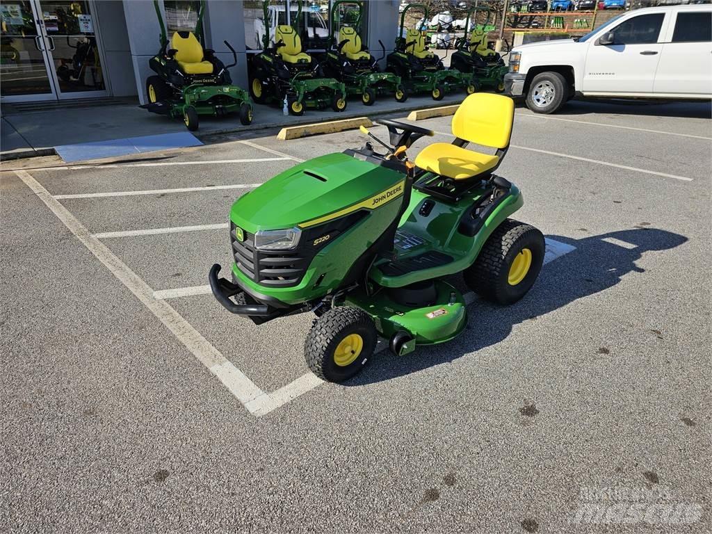 John Deere S220 Murutraktorid