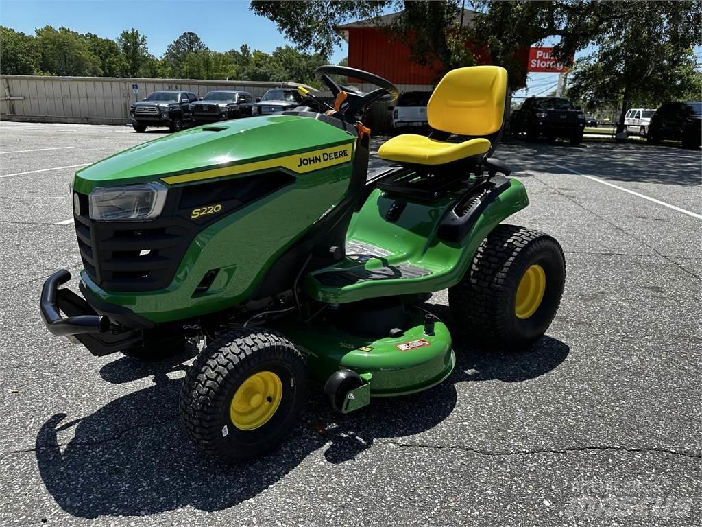 John Deere S220 Murutraktorid