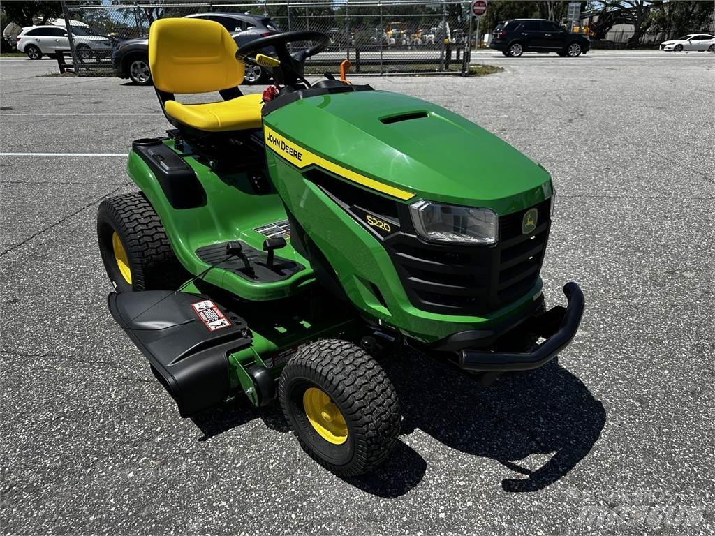 John Deere S220 Murutraktorid