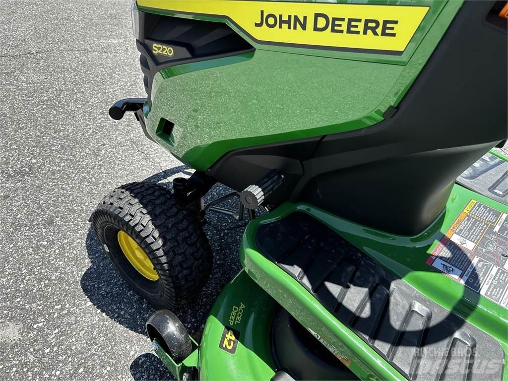 John Deere S220 Murutraktorid