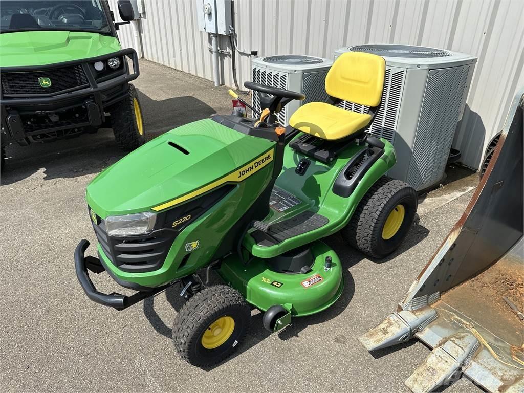 John Deere S220 Murutraktorid