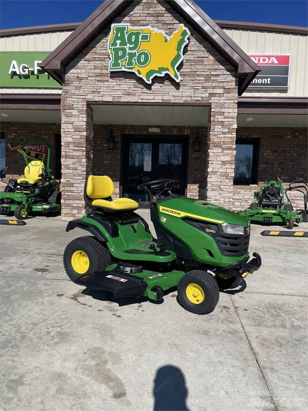John Deere S240 Kompakttraktorid