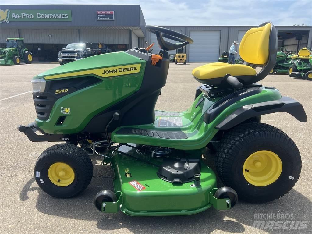 John Deere S240 Kompakttraktorid
