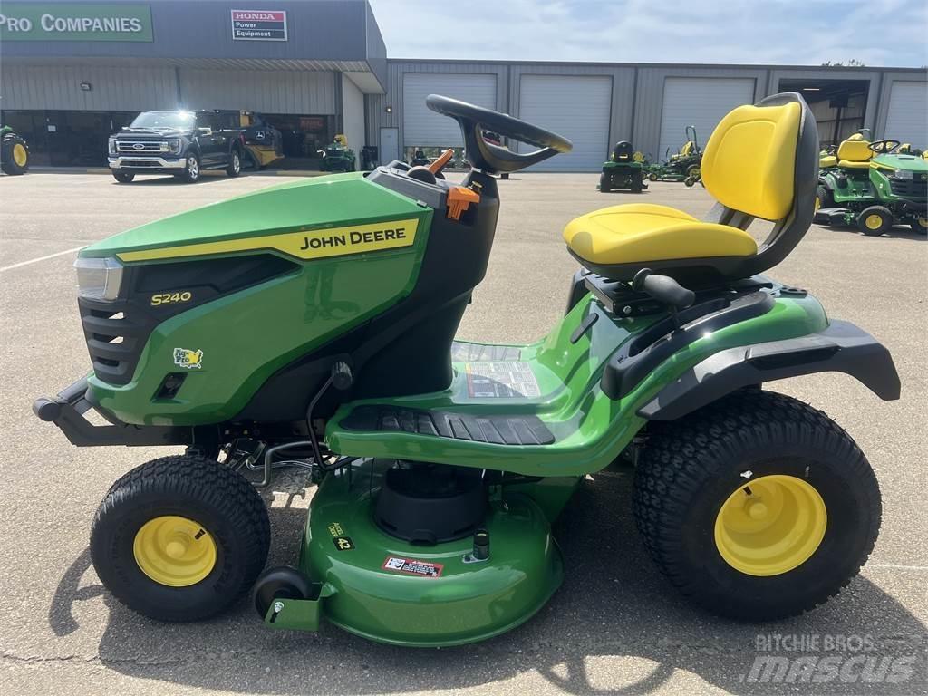 John Deere S240 Kompakttraktorid