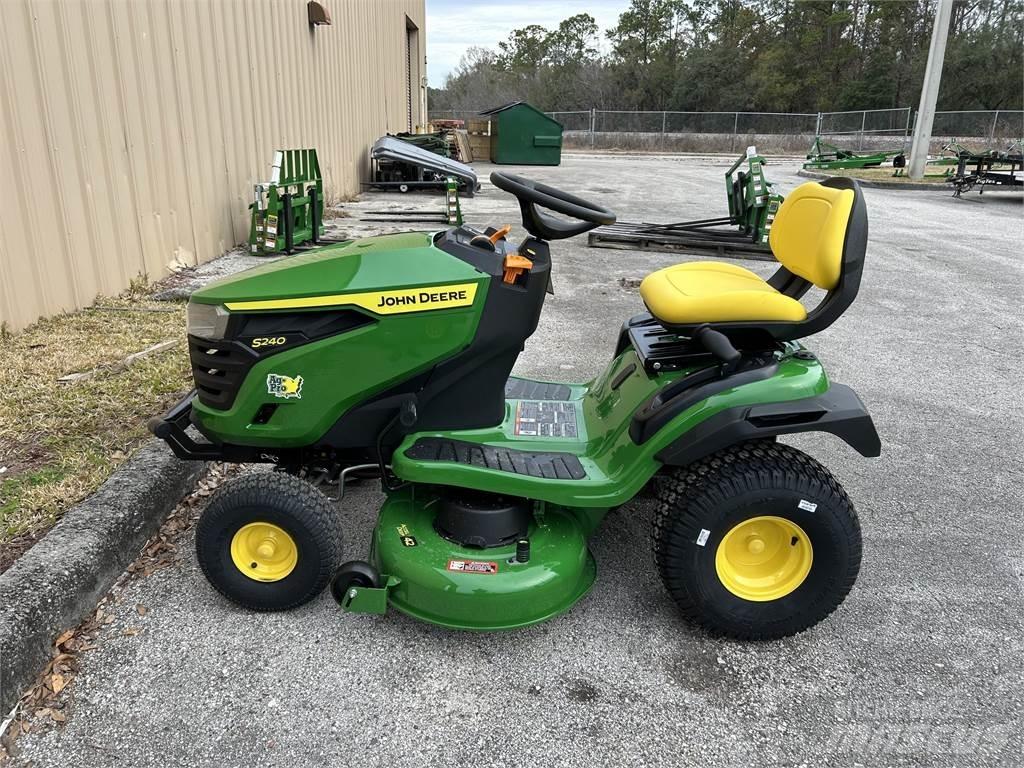 John Deere S240 Kompakttraktorid