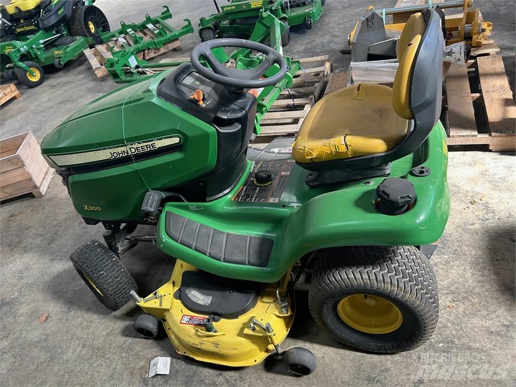 John Deere X300 Murutraktorid