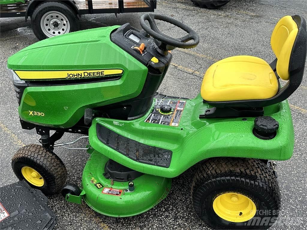 John Deere X330 Kompakttraktorid