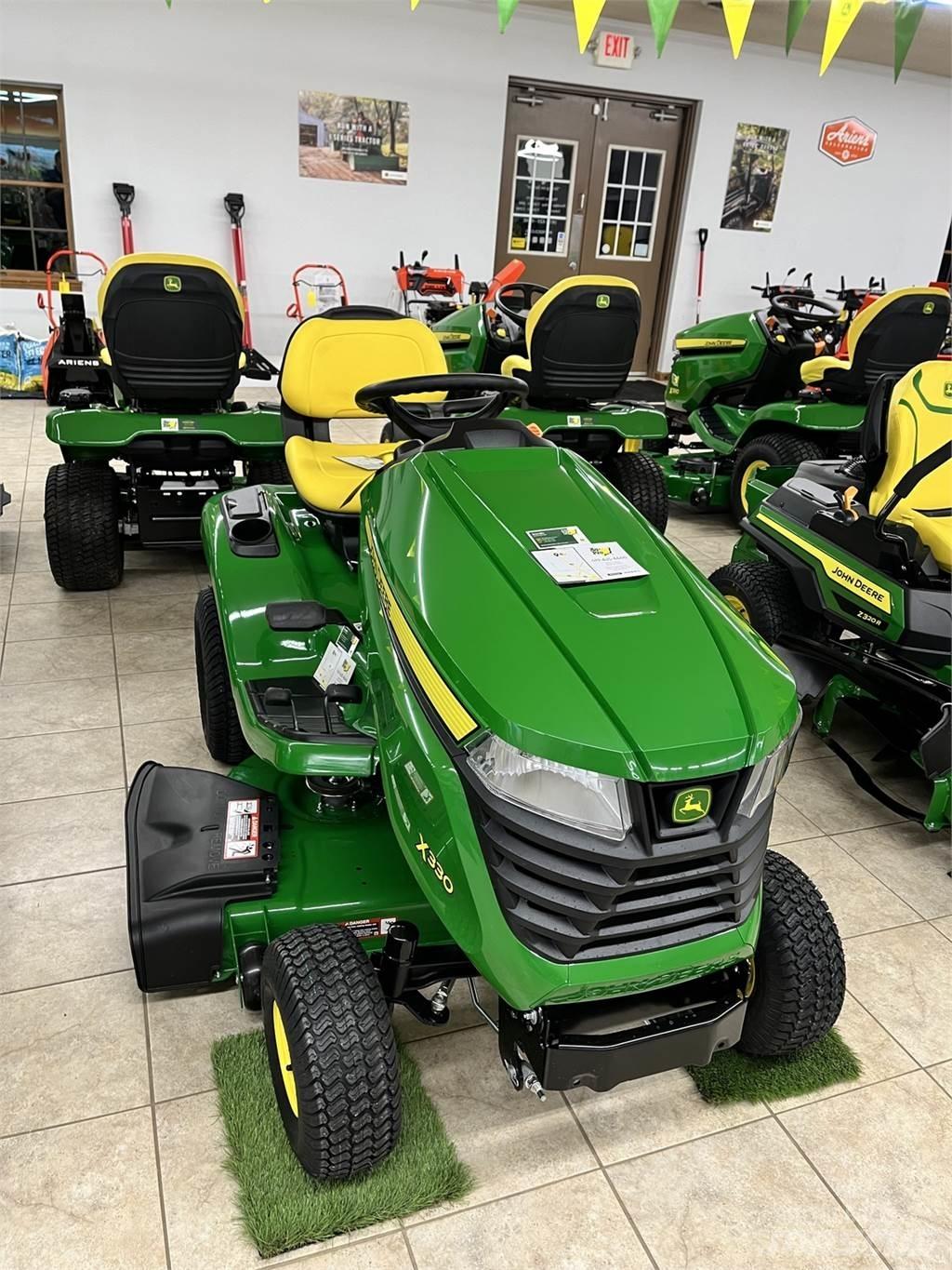 John Deere X330 Kompakttraktorid