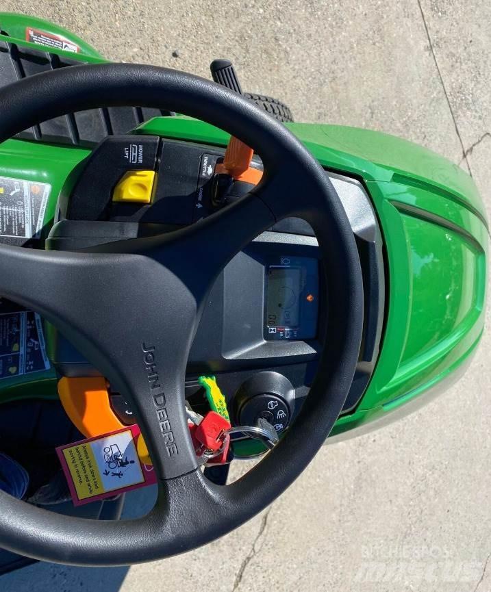John Deere X330 Kompakttraktorid