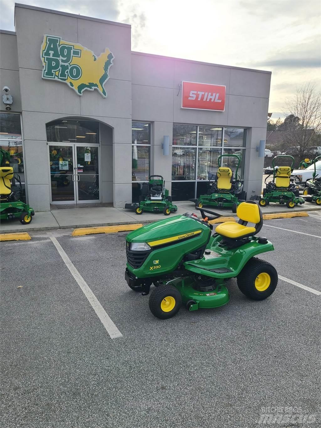 John Deere X330 Kompakttraktorid