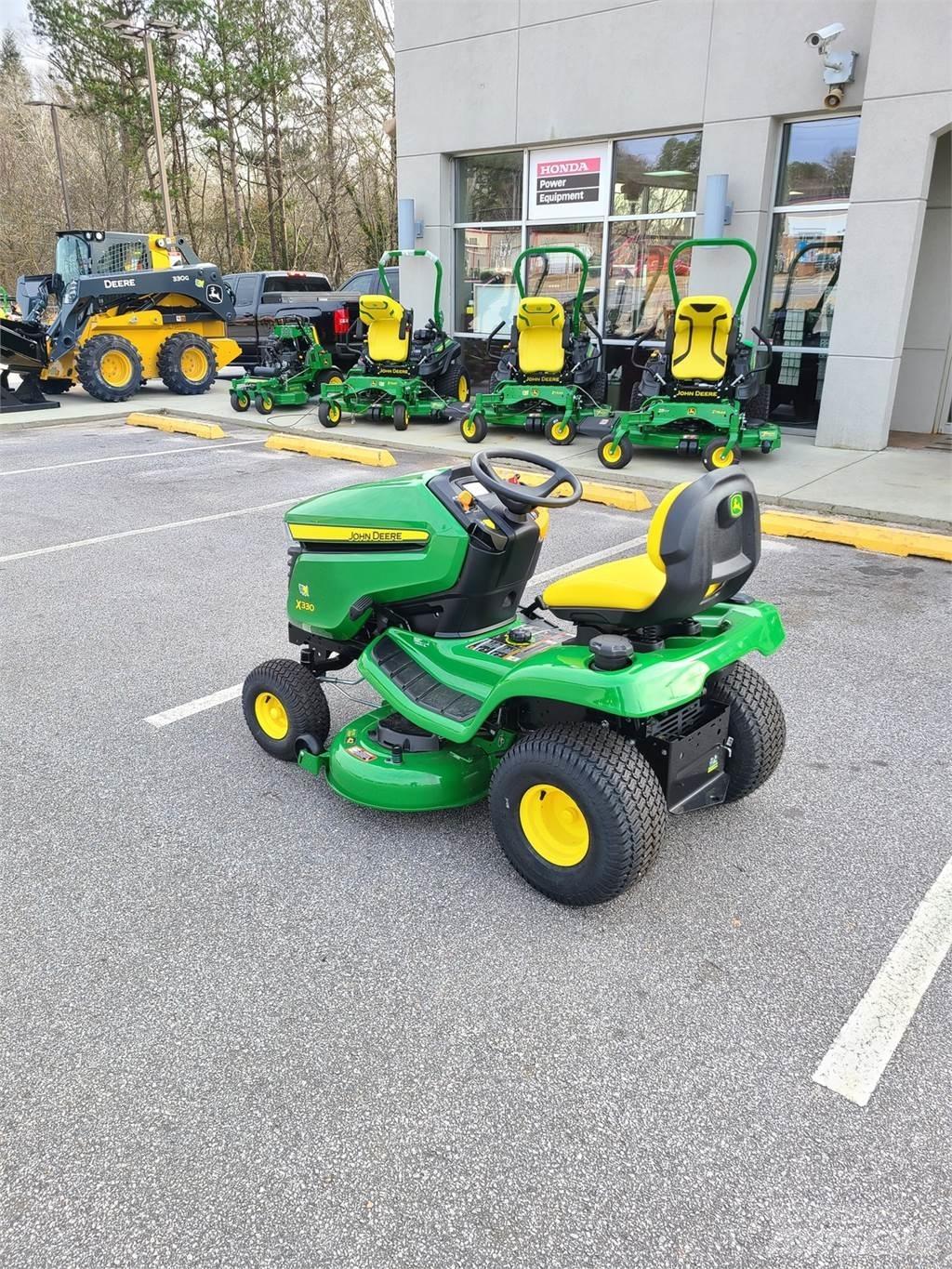John Deere X330 Kompakttraktorid