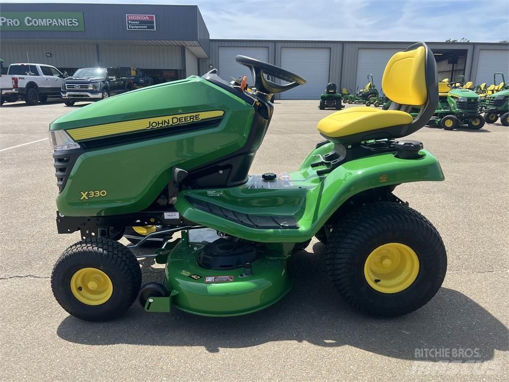 John Deere X330 Kompakttraktorid