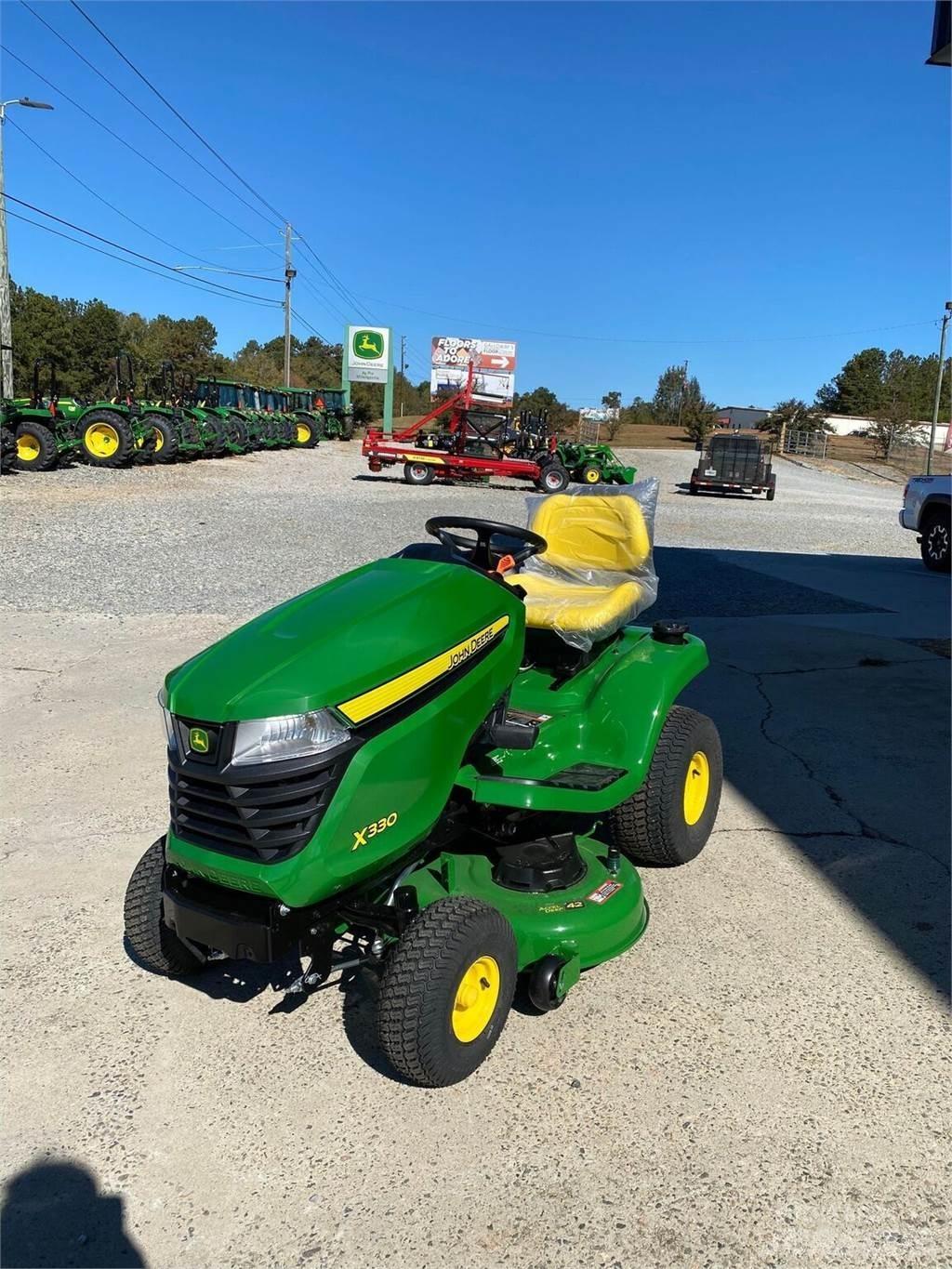John Deere X330 Kompakttraktorid