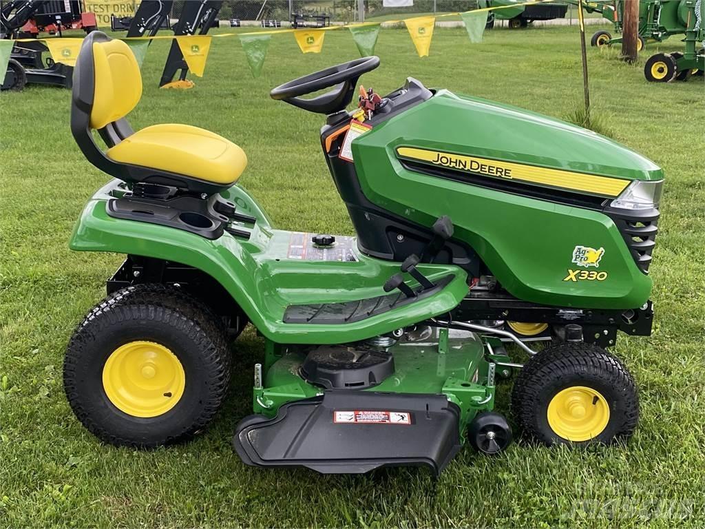 John Deere X330 Kompakttraktorid