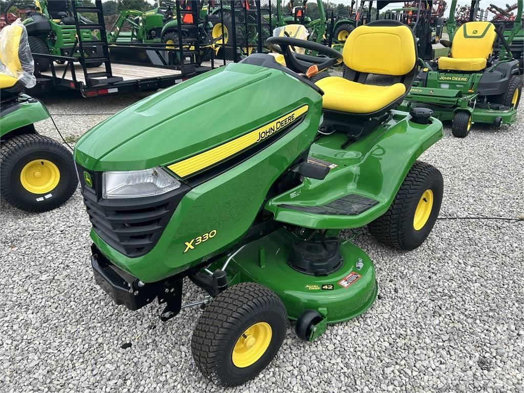 John Deere X330 Kompakttraktorid