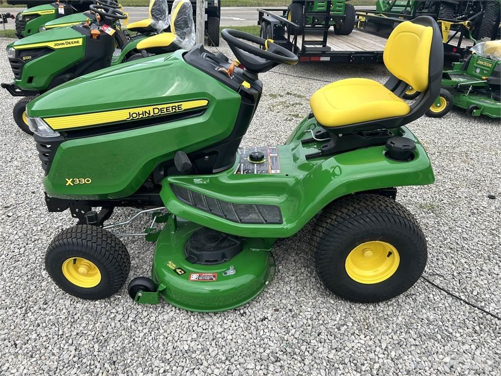 John Deere X330 Kompakttraktorid
