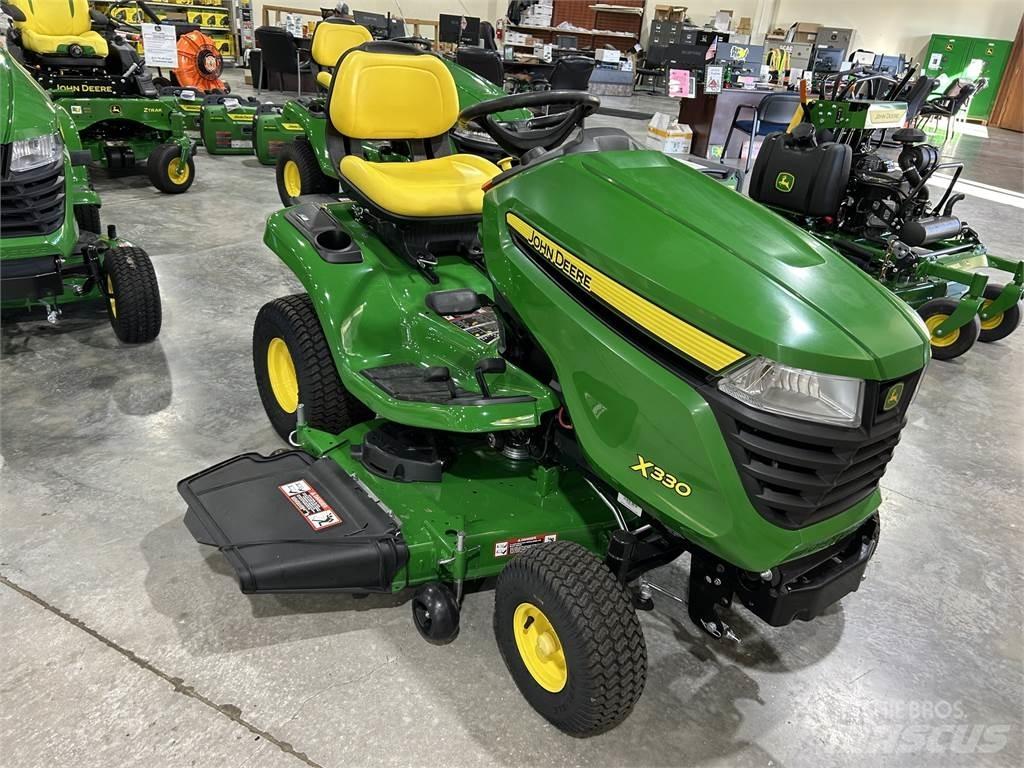 John Deere X330 Kompakttraktorid