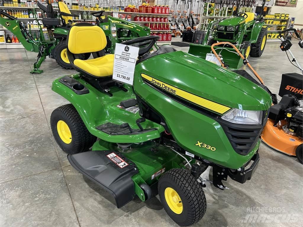 John Deere X330 Kompakttraktorid