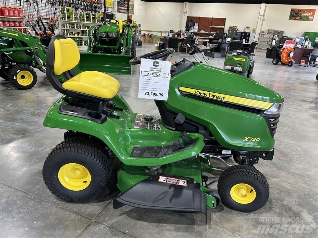 John Deere X330 Kompakttraktorid