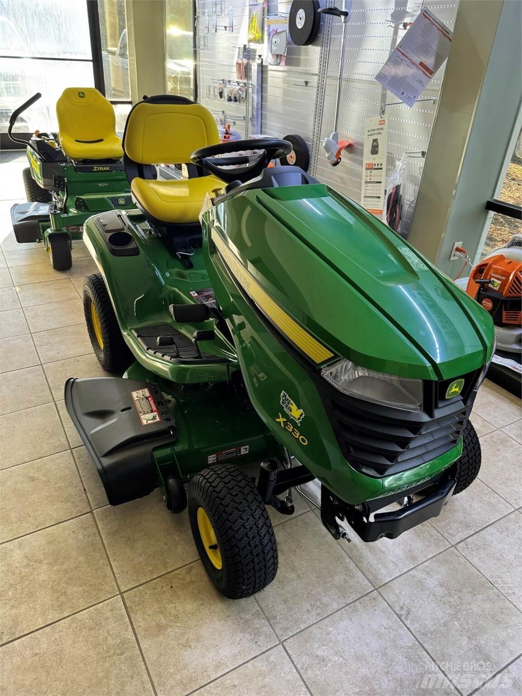 John Deere X330 Kompakttraktorid