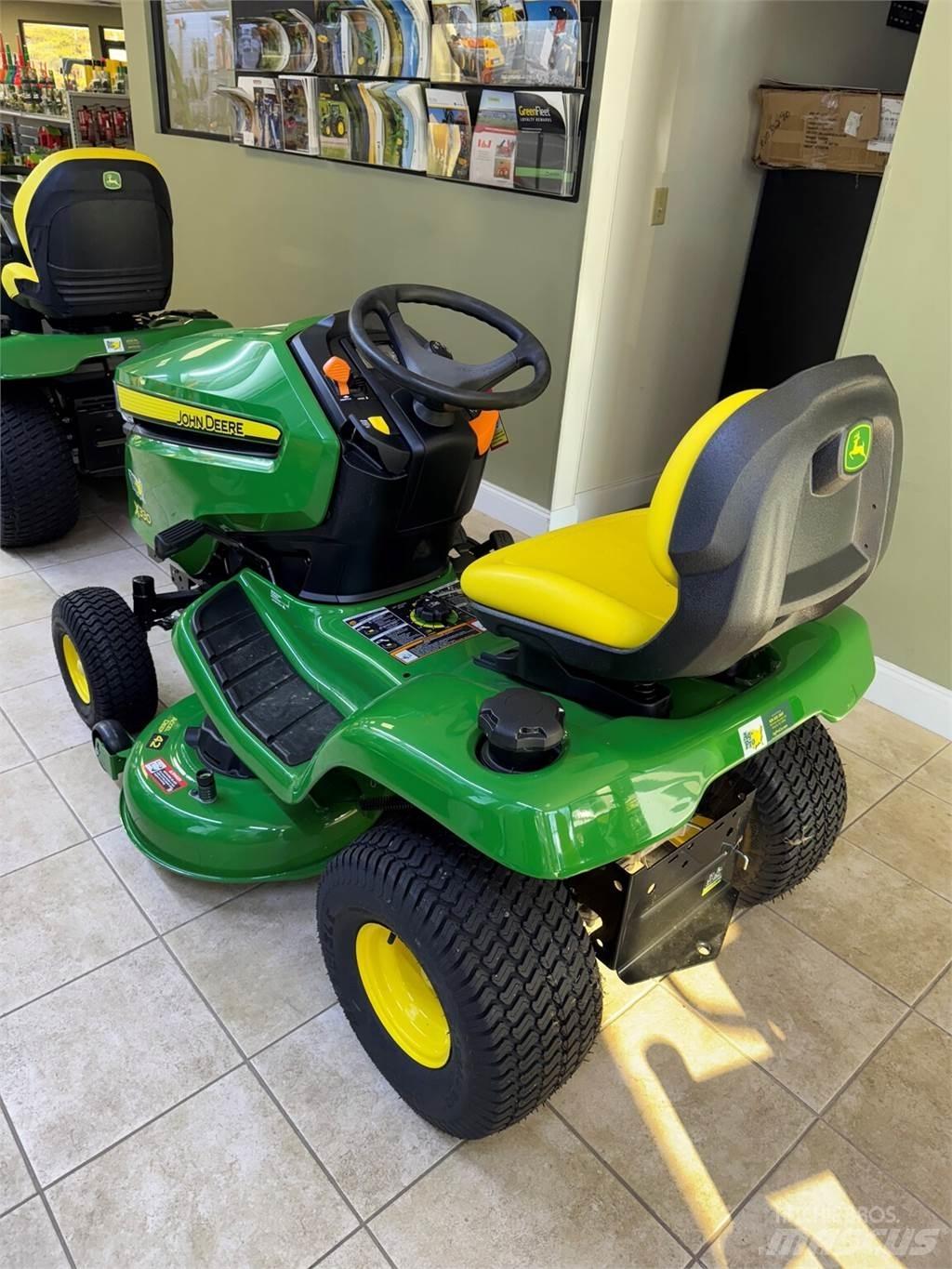John Deere X330 Kompakttraktorid