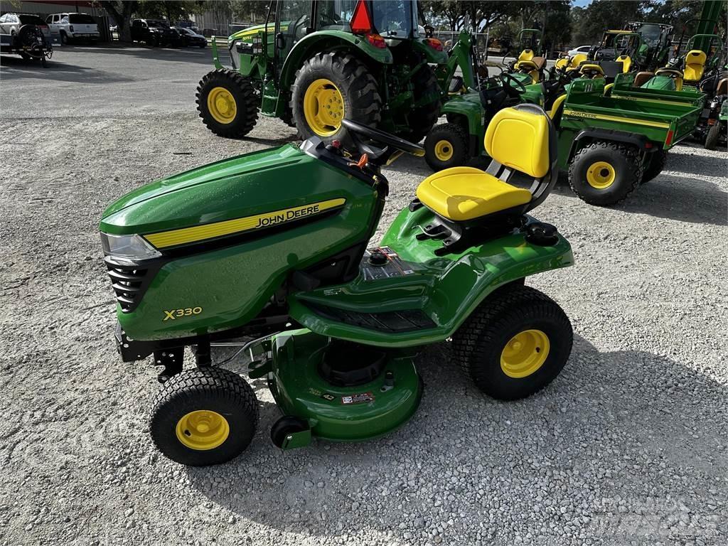 John Deere X330 Kompakttraktorid
