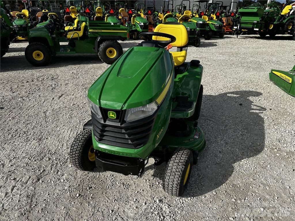 John Deere X330 Kompakttraktorid