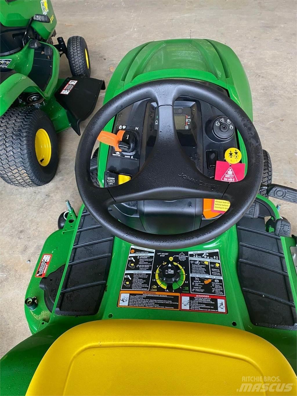 John Deere X330 Kompakttraktorid