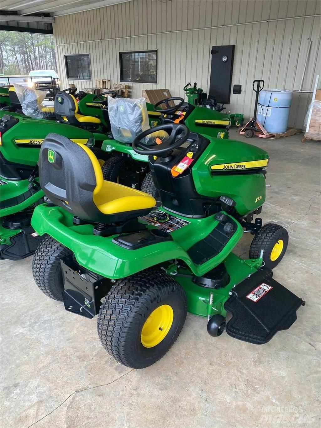 John Deere X330 Kompakttraktorid
